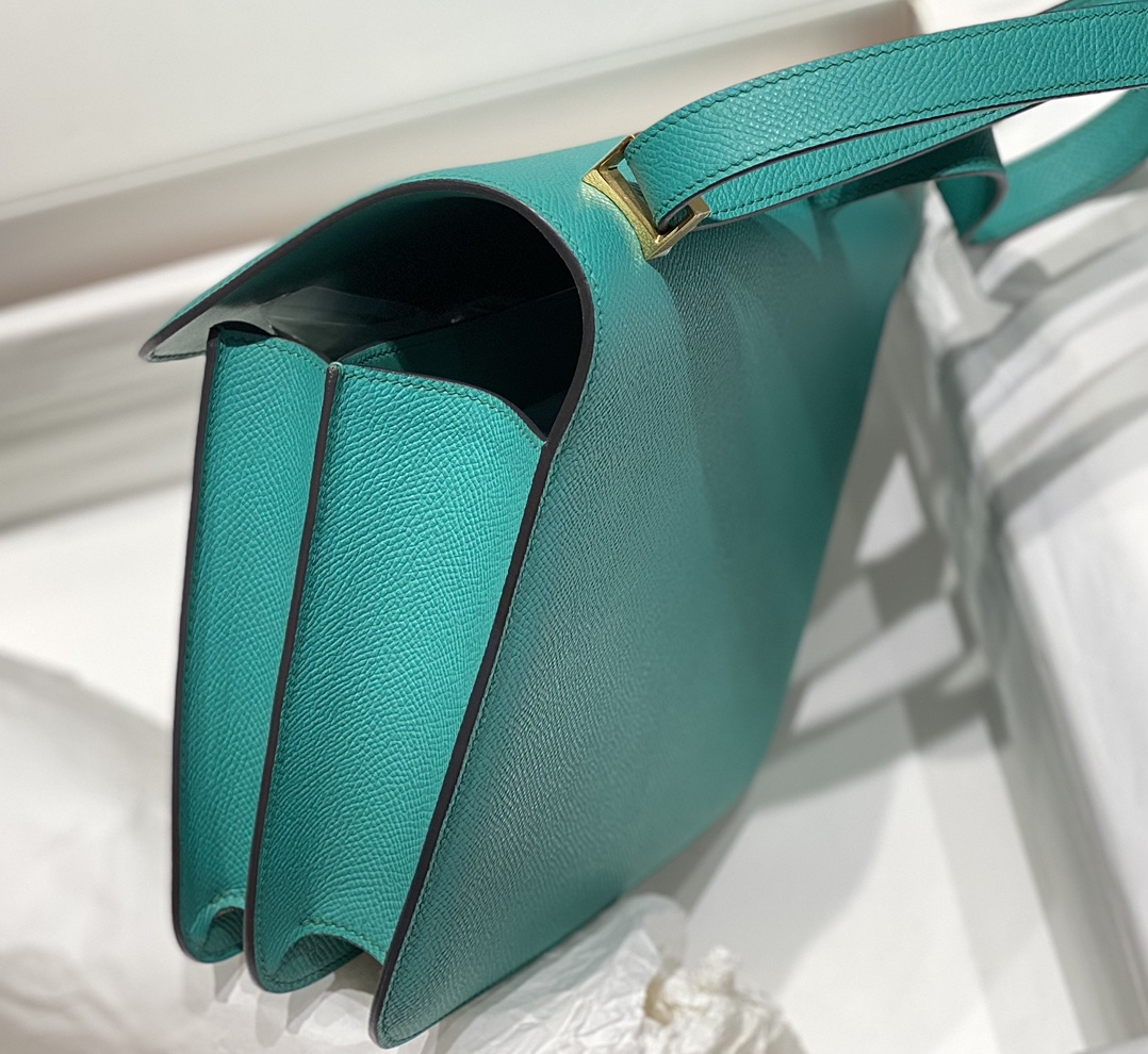 Hermes Constance 24cm Shoulder Bag In Vert Vertigo Epsom Leather